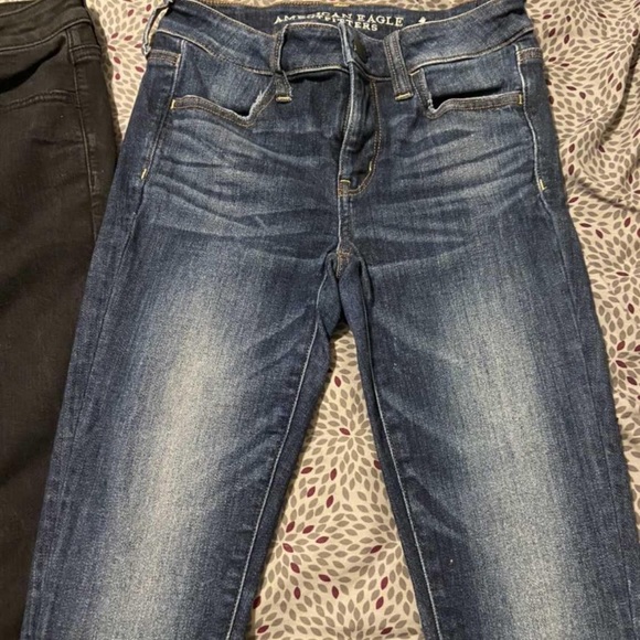 3 Perfect Condition American Eagle Jeans - Picture 5 of 5